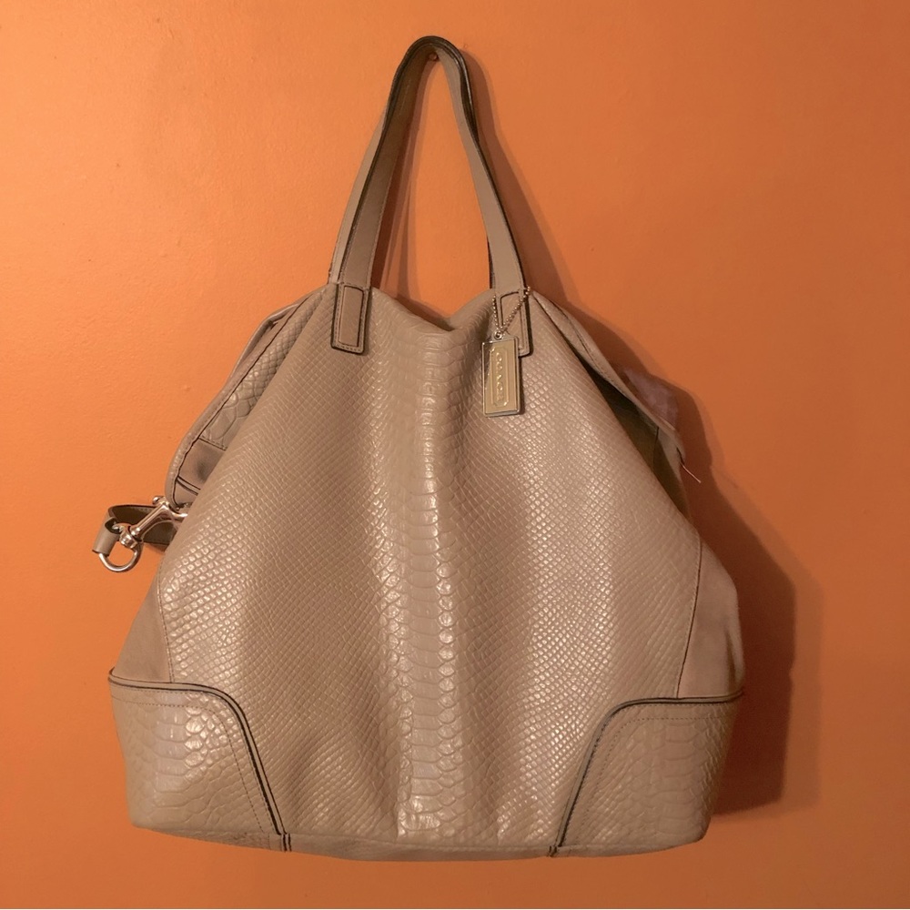 Coach medium/large handbag